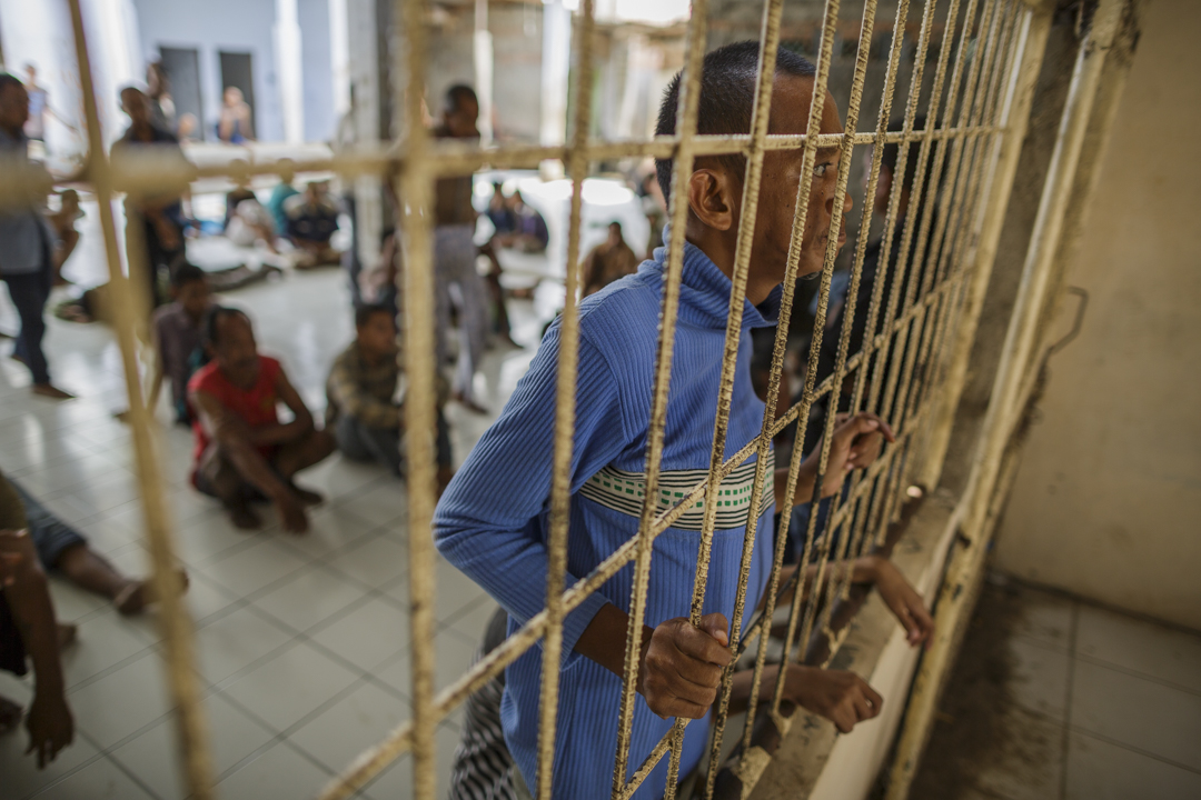 Tidak Dirantai, Tapi Tetap Tidak Bebas